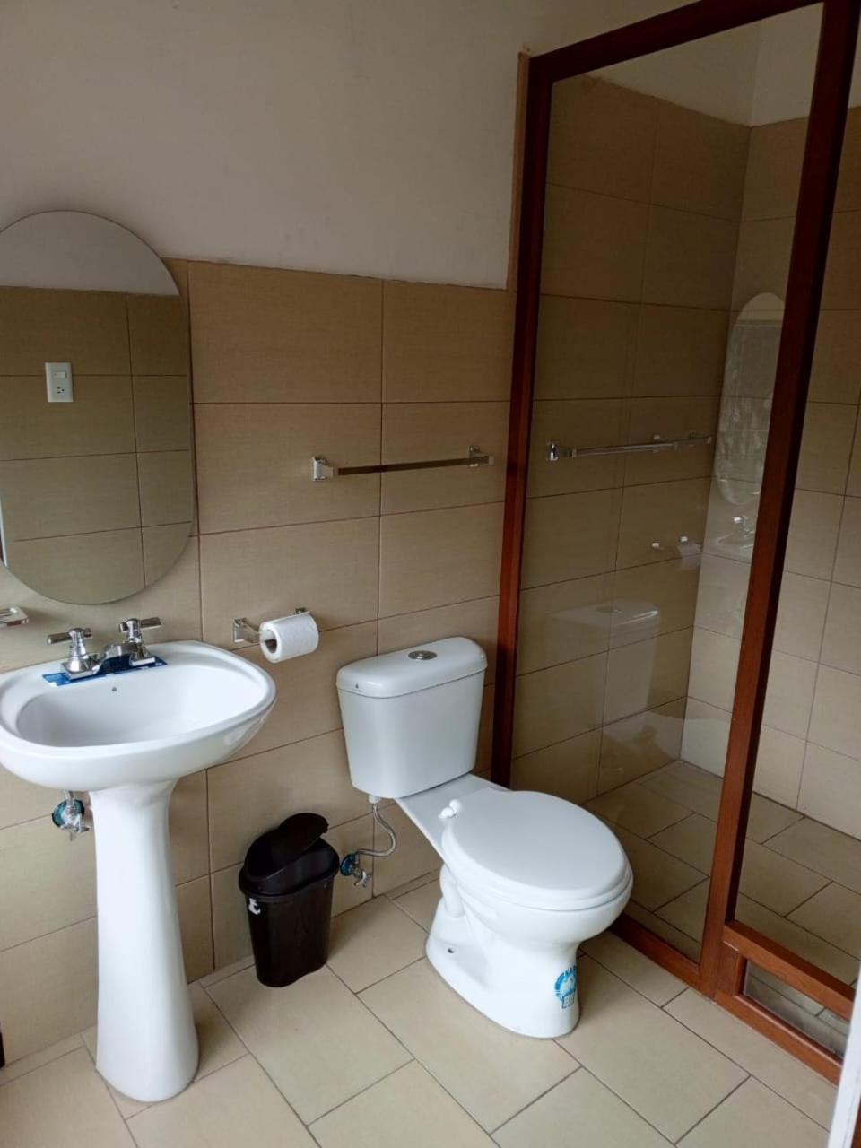 Hostal Casa Alamos Guaranda Bagian luar foto